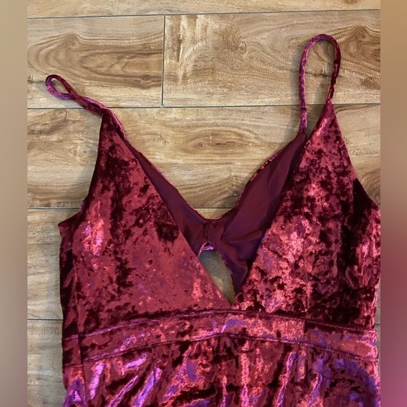 Essue Burgundy Velvet Women’s Thong Bodysuit Size Medium - Picture 11 of 15